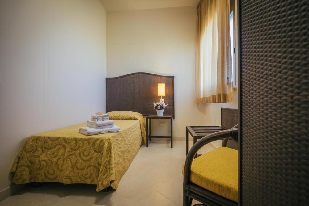 Hotel Costa Azul Balestrate Bagian luar foto
