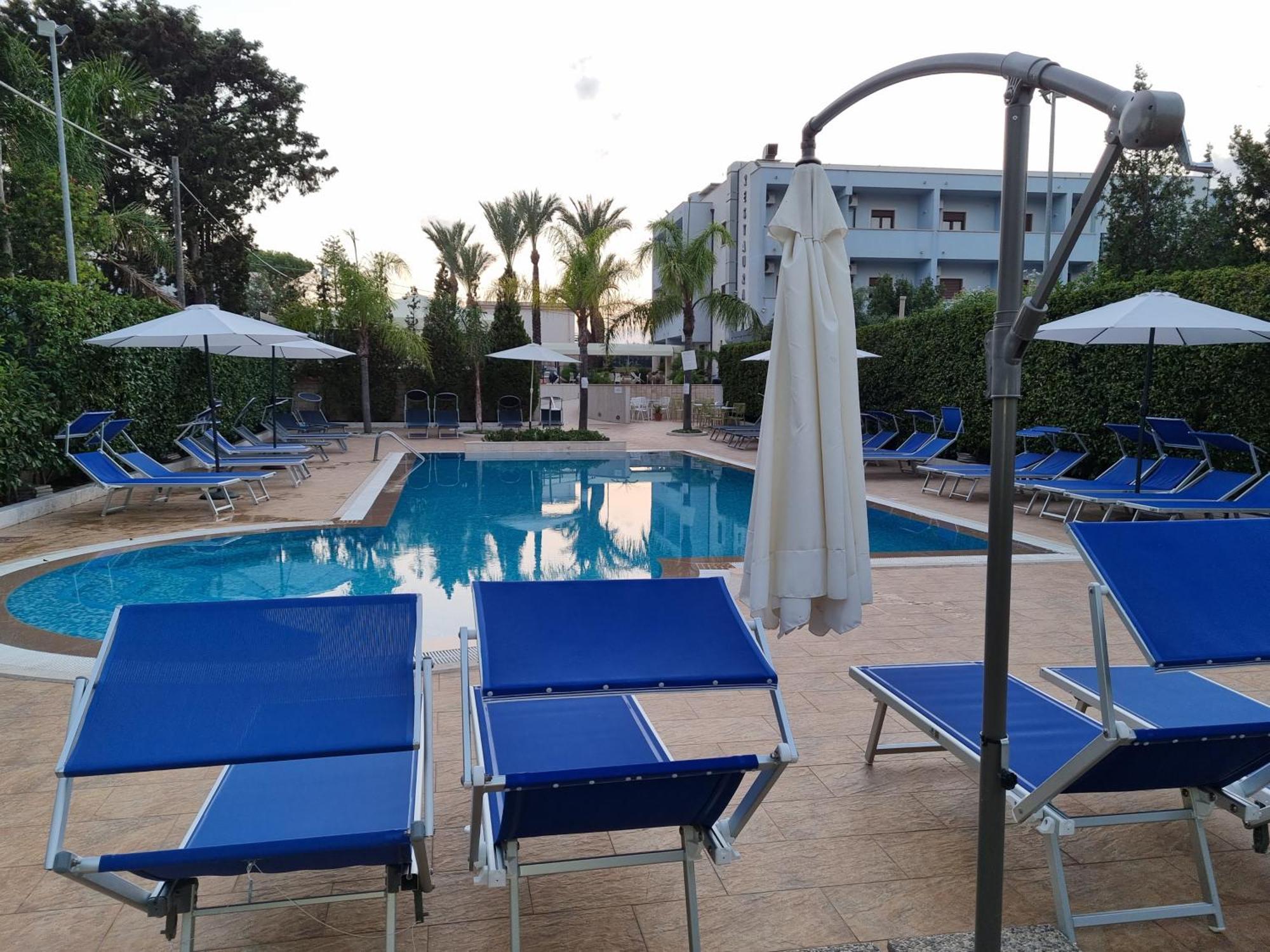 Hotel Costa Azul Balestrate Bagian luar foto