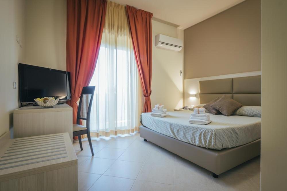 Hotel Costa Azul Balestrate Bagian luar foto